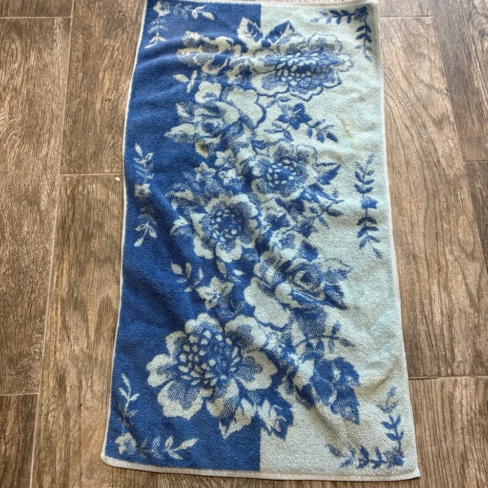 Vintage MARTEX Hand Towel Blue Flower Pattern 1970s MCM 15x28